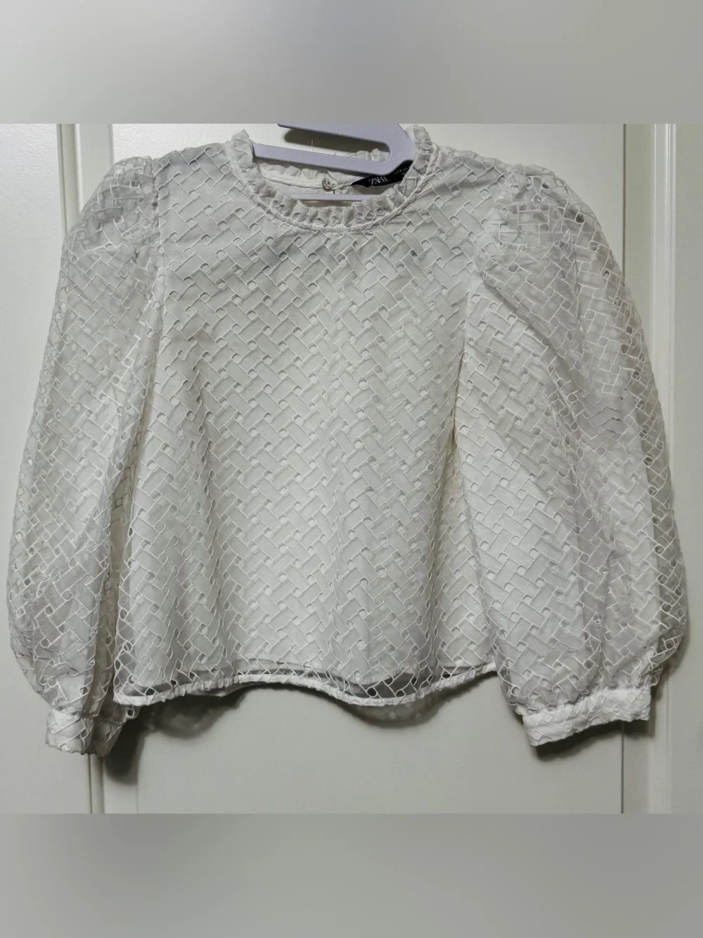 Zara White Embroidered Puff Sleeve Textured Blouse Size S
